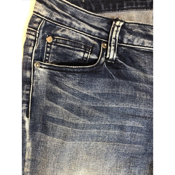 Rampage Jeans Juniors Size 9 Denim Skinny Chloe Curvy Embroidered Floral Raw Hem - Picture 3 of 13